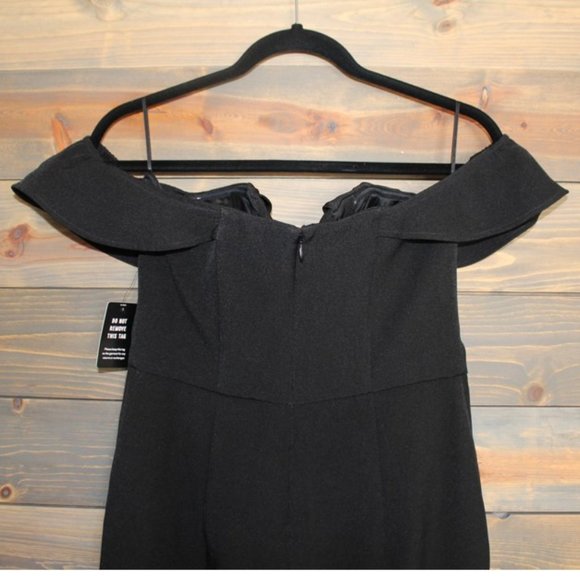 Express Strapless Off-The-Shoulder V-Wire Jumpsuit in Black - Picture 7 of 11